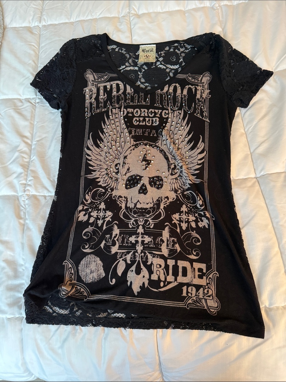 Rebel Rock Skull Graphic Lace Sleeve Tee - Black & Taupe